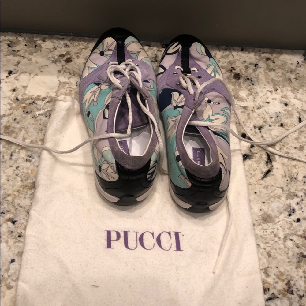 Vintage must have sneakers